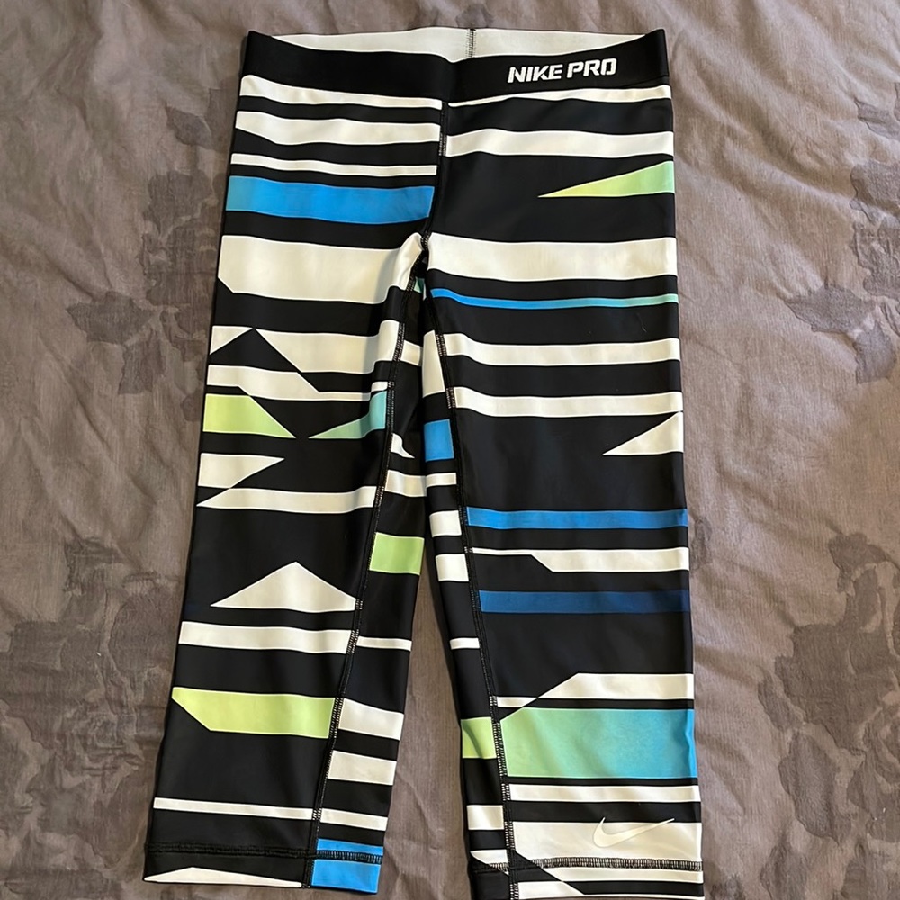 NWOT Nike Dri-Fit Capris
